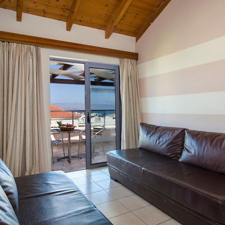 Isida Hotel Agia Marina מראה חיצוני תמונה