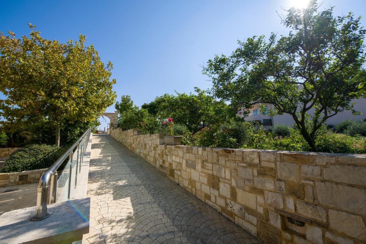 Isida Hotel Agia Marina מראה חיצוני תמונה