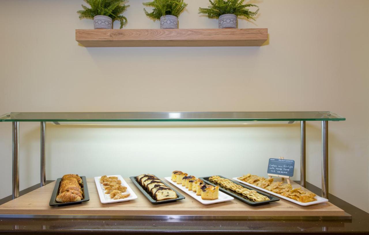 Isida Hotel Agia Marina מראה חיצוני תמונה